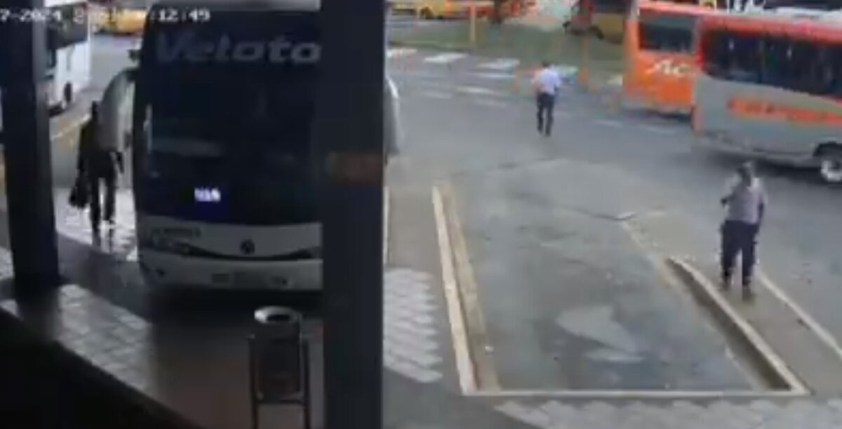 Conductor murió tras ser atropellado en la Terminal de Salitre En la tarde de este sábado, un conductor perdió la vida tras ser arrollado por una flota en la Terminal de Salitre.