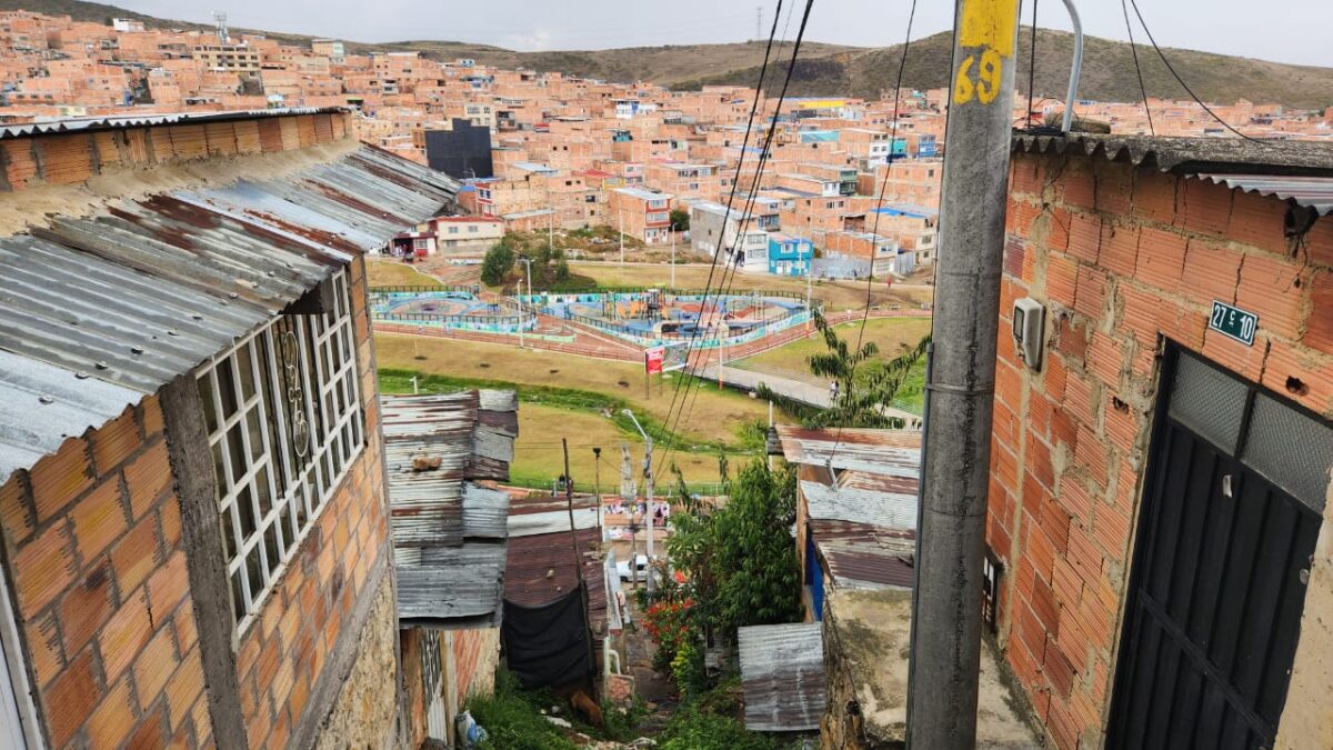 Crimen a bala terminó con joven de 21 años en Ciudad Bolívar Un joven de 21 años fue la víctima del más reciente homicidio que se presentó en Ciudad Bolívar la noche de este viernes, en una zona de invasión conocida como Bella Flor.