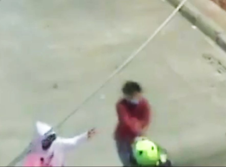 Detalles de la balacera que dejó dos policías heridos Como Wílmar Daniel Monroy Monroy fue identificado uno de los policías que resultó herido en medio de sus labores de patrullaje en límites entre Ciudad Bolívar y Soacha. Le contamos los detalles de este crimen.