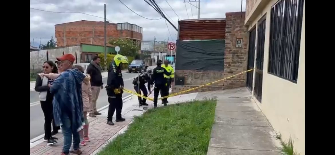 Detalles del envenenamiento a 14 perritos en Cajicá Recientemente, se conoció que 14 perritos fueron envenenados en Cajicá, por lo que las autoridades están ofreciendo una recompensa de $5 millones a quienes ayuden a dar con el paradero de los responsables. En Q'HUBO hablamos con un experto para conocer cómo reaccionar cuando un peludito este presentando síntomas de envenenamiento.