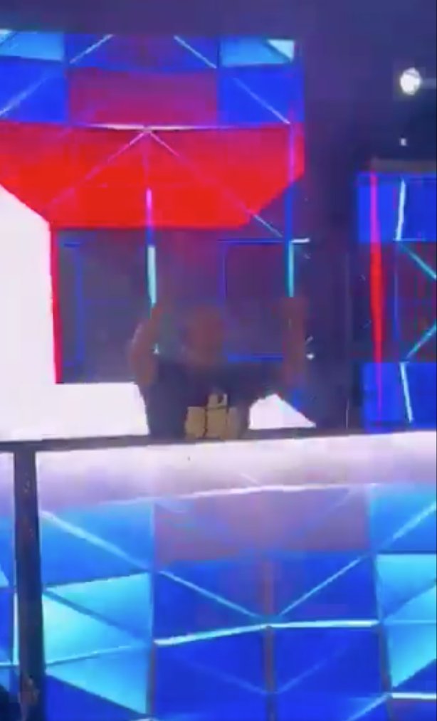 EN VIDEO: Expresidente Iván Duque apareció como DJ en fiesta privada 2 EN VIDEO: Expresidente Iván Duque apareció como DJ en fiesta privada En redes sociales se viralizaron videos en los que aparece el expresidente Iván Duque mostrando sus habilidades como DJ en una fiesta privada en Cartagena.