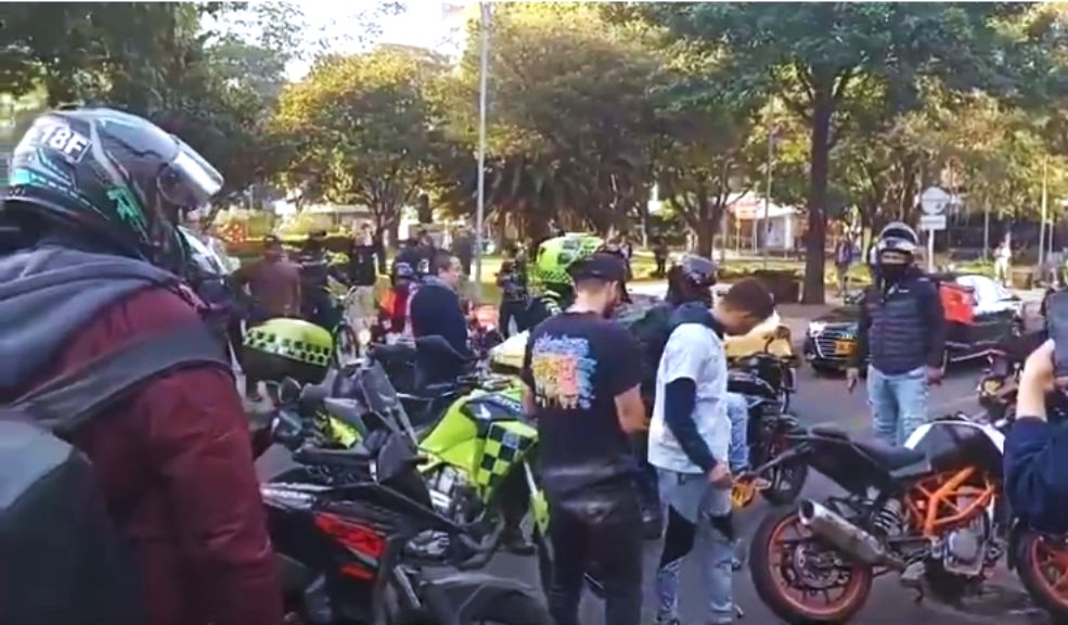 Empresario asesinado en parque de la 93 iba a denunciar irregularidades en empresa Como Hernán Roberto Franco Charry fue identificado el empresario asesinado esta mañana en una balacera cerca al parque de la 93. Franco era hermano de Óscar Franco Charry, ex director de la DIAN, y trabajaba en una consultoría encargada de asesorar empresas.
