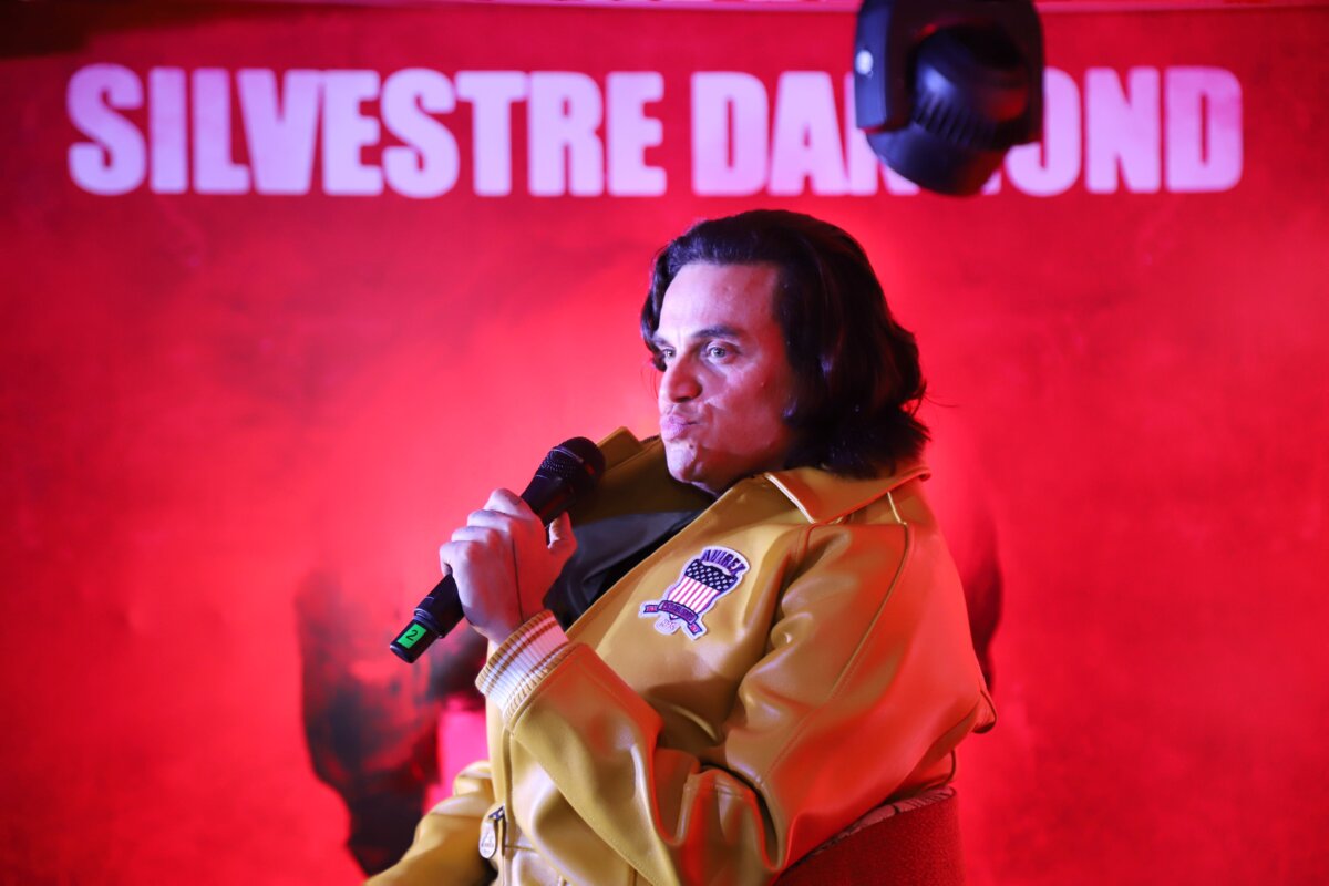 Silvestre botará la casa por la ventana: habrá concierto en El Campín 1 Silvestre botará la casa por la ventana: habrá concierto en El Campín Los rumores comenzaron a inicios de semana, y en la noche del pasado jueves el propio Silvestre Dangond lo confirmó. El próximo 18 de mayo se presentará por primera vez en el estadio El Campín de Bogotá.