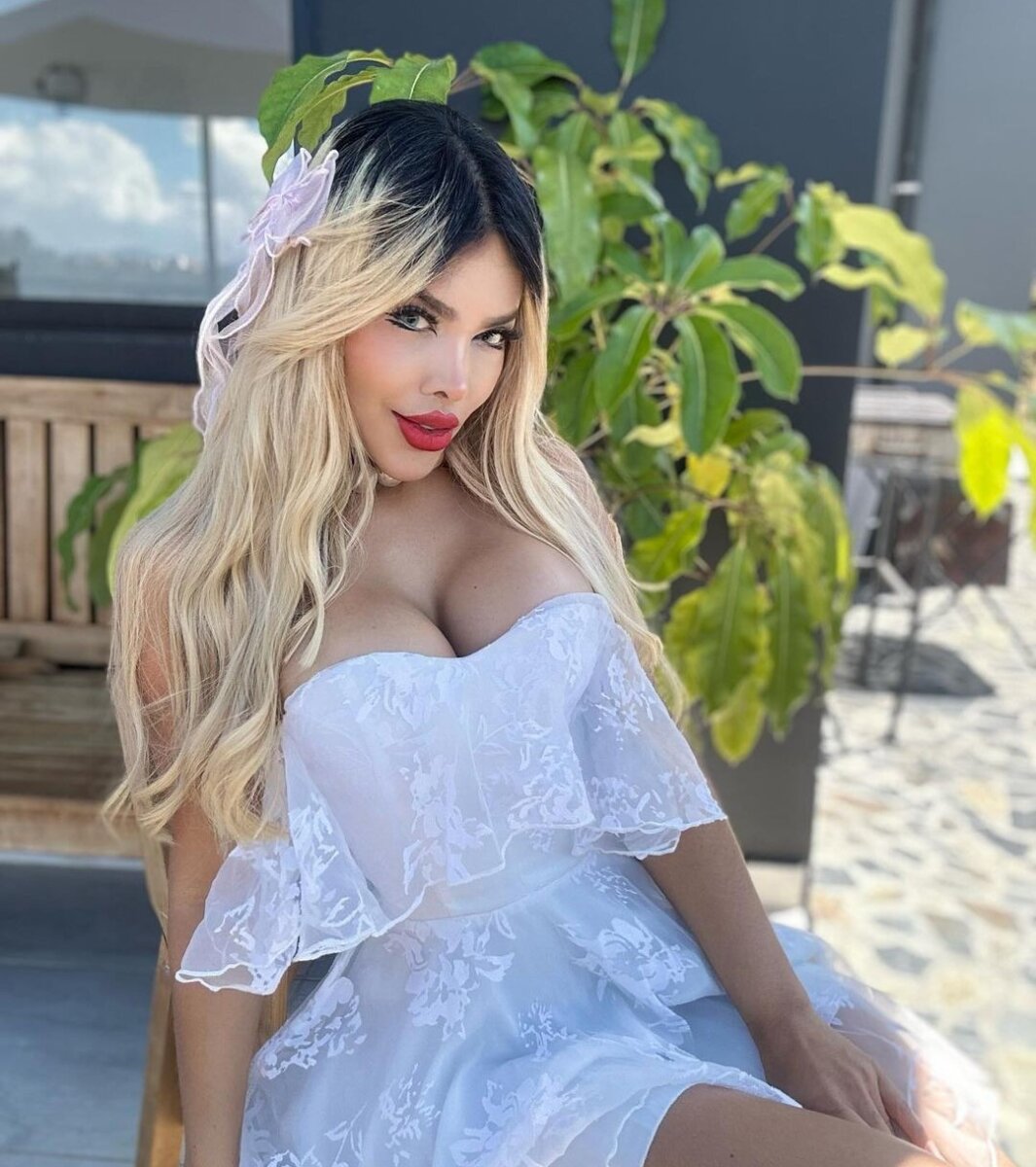 EN VIDEO: Entre lágrimas, ‘Barbie Colombiana’ reveló que fue víctima de robo 1 EN VIDEO: Entre lágrimas, ‘Barbie Colombiana’ reveló que fue víctima de robo La 'Barbie Colombiana', quien se dedica a crear contenido en redes, se encontraba en su carro cuando fue víctima de los criminales. Le contamos los detalles.