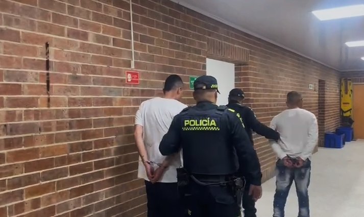 Envían a la cárcel a dos sujetos que habían robado $15 millones a una persona en San Cristóbal Los dos sujetos fueron capturados y enviados a la cárcel.