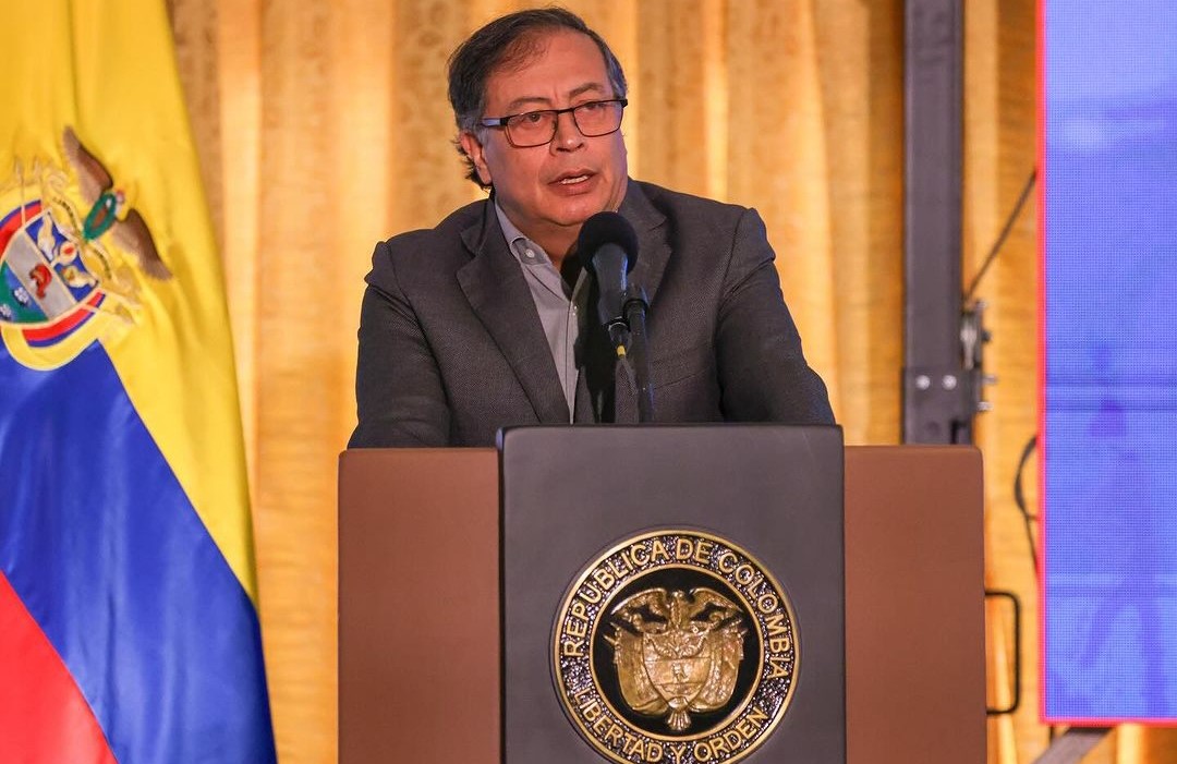 Esto dijo Caracol Radio por insultos de un locutor de Tropicana Caracol Radio aseguro que las afirmaciones hechas por Francisco 'Paco' Ramírez, locutor de Tropicana, Cali, contra el presidente Gustavo Petro, y contra una compañera de trabajo, no representan la posición institucional de la empresa.