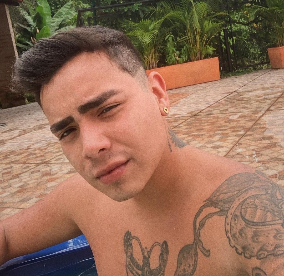 Felipe Saruma recuperó el colágeno 1 Felipe Saruma recuperó el colágeno Felipe Saruma se ha hecho viral recientemente en redes sociales luego de publicar unas fotografías que dejaron a más de una seguidora con la boca abierta.