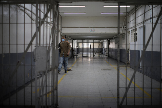 Gobierno declara emergencia carcelaria por violencia contra guardias del Inpec Tras una ola de violencia que ha dejado un saldo, hasta ahora, de dos dragoneantes del Instituto Nacional Penitenciario y Carcelario (Inpec) asesinados en 2024, el consejo directivo del Instituto resolvió declarar la emergencia carcelaria en todo el país.