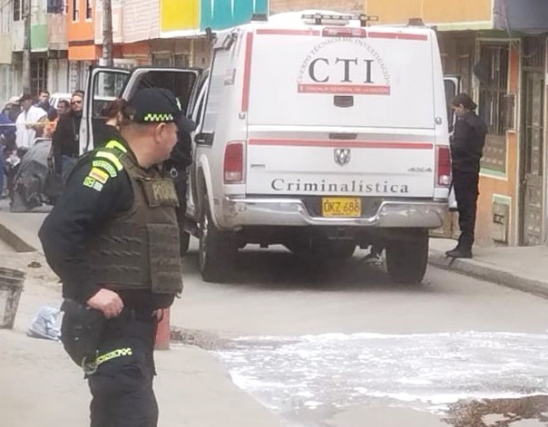 Hallan el cadáver de un hombre en Ciudad Bolívar En la madrugada de este lunes, los habitantes de Ciudad Bolívar hallaron un cuerpo sin vida en plena vía pública.