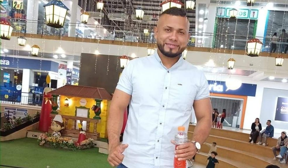 Jesús Segura murió en procedimiento policial en Suba Jesús Alberto Segura Ortiz, de 27 años y padre de familia, recibió un tiro en la cabeza en medio de un requerimiento de la Policía en el barrio Santa Cecilia, en Suba. Su familia denuncia errores en el procedimiento.