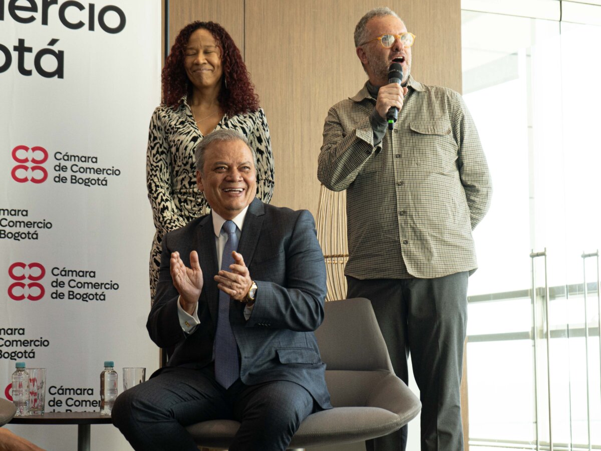 La Cámara de Comercio de Bogotá celebra la inclusión y el liderazgo Este reconocimiento pone de relieve el compromiso de la CCB con la inclusión y la diversidad, convirtiéndola en la primera Cámara de Comercio en Colombia en recibir tal distinción.