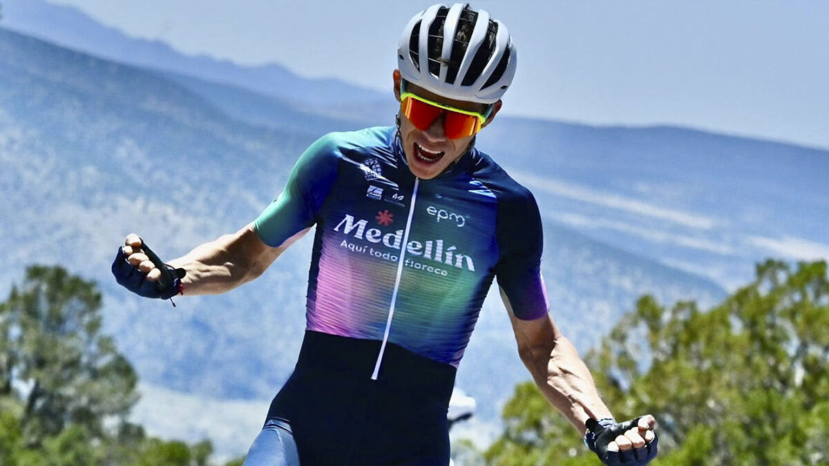 La carrera de 'Supermán' López está en riego Desde mediados de 2023, Miguel Ángel López afronta una situación complicada en su carrera deportiva. Recordemos que la Unión Ciclista Internacional suspendió en julio de ese año al boyacense por el posible “uso y posesión de una sustancia prohibida semanas previas al Giro de Italia 2022”.