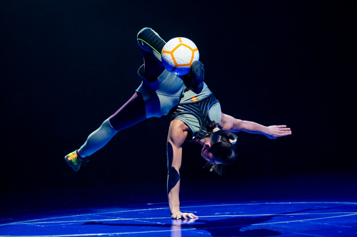 La magia circense de Messi estará en Colombia 1 La magia circense de Messi estará en Colombia El circo más famoso del mundo, Cirque Du Soleil, anunció su regreso al país con uno de sus espectáculos más publicitados de los últimos años, inspirado en la magia y genialidad en el considerado uno de los futbolistas más importantes de la historia.