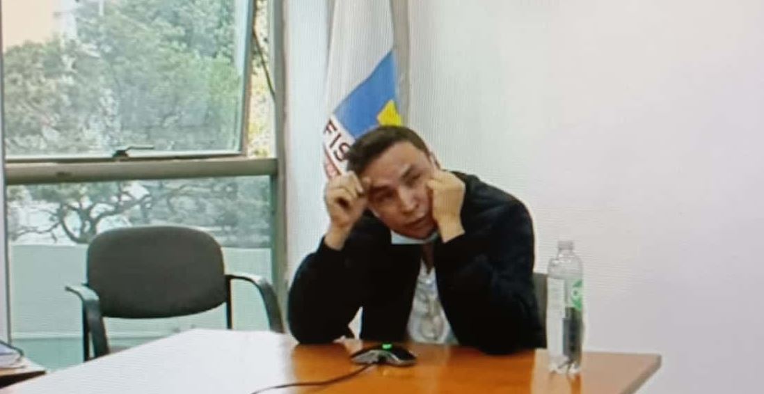 Yhonier Leal fue declarado culpable por el homicidio de su mamá y hermano, Mauricio Leal 2 Yhonier Leal fue declarado culpable por el homicidio de su mamá y hermano, Mauricio Leal Durante el juicio oral contra Yhonier Leal, llevado a cabo este lunes, fue declarado culpable por haber asesinado a su mamá y hermano, el estilista Mauricio Leal, en noviembre del 2021.