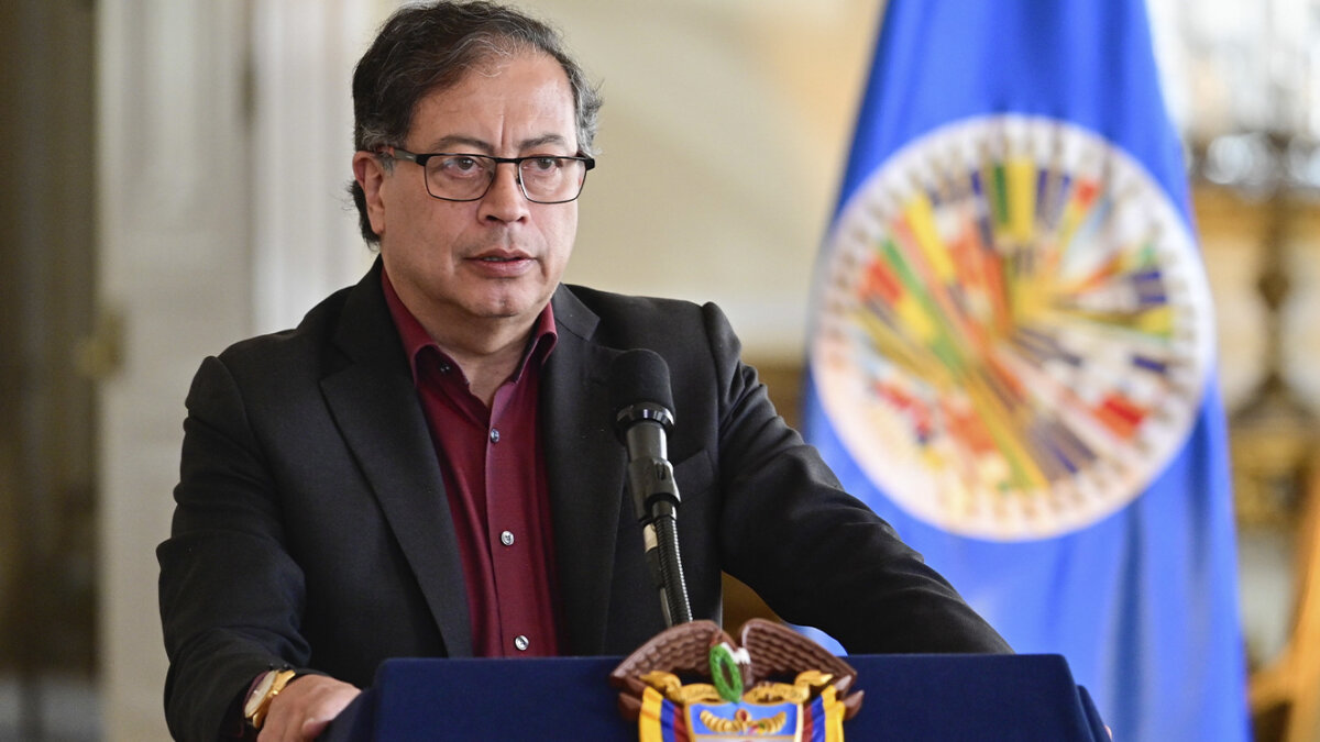 Locutor de Tropicana fue despedido por insultar a su compañera y al presidente Petro El locutor Francisco “Paco” Ramírez, afirmó que fue despedido de la emisora y que no se arrepiente de lo dicho al aire.