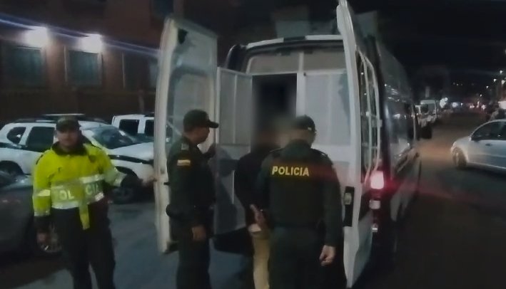 'Los Rueda Libre' capturados por robo de vehículos 2 'Los Rueda Libre' capturados por robo de vehículos En un contundente golpe a las bandas delicuenciales, la Policía de Bogotá capturó tres presuntos integrantes de una banda delincuencial llamados 'Los Rueda Libre'.