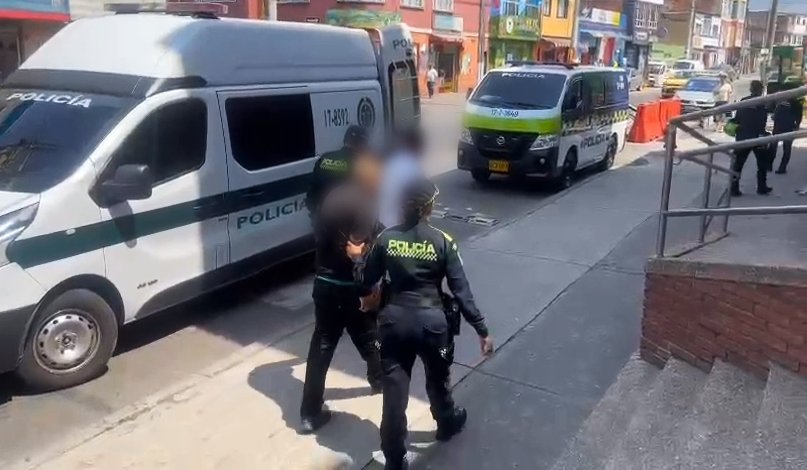 'Los Rueda Libre' capturados por robo de vehículos 1 'Los Rueda Libre' capturados por robo de vehículos En un contundente golpe a las bandas delicuenciales, la Policía de Bogotá capturó tres presuntos integrantes de una banda delincuencial llamados 'Los Rueda Libre'.