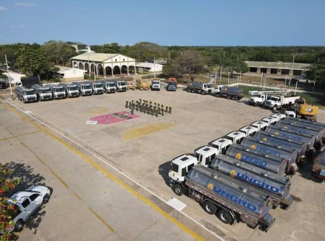 Los líos de los carrotanques en La Guajira: Fiscalía abre investigación 1 Los líos de los carrotanques en La Guajira: Fiscalía abre investigación Este martes la Fiscalía informó que investigará las irregularidades en la consecución de los carrotanques que permanecen estacionados en La Guajira.