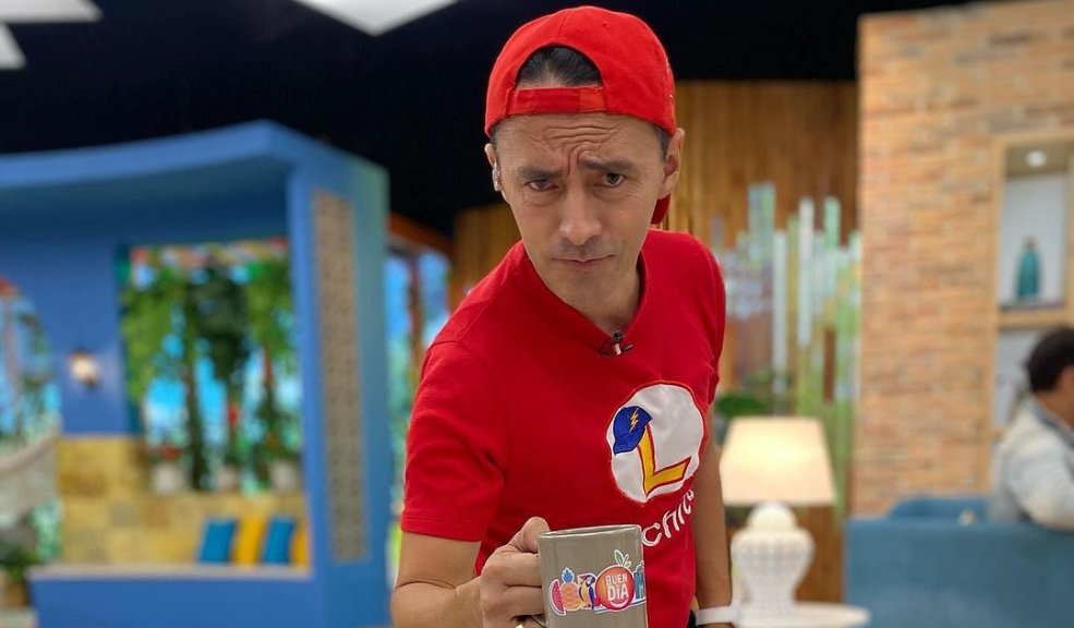 Luchito salió en 'paños menores' en televisión y enamoró a más de una #ZonaRosa Luchito, el humorista que alegra las mañanas en Tropicana, sorprendió en San Valentín al llegar al set de 'Buen Día Colombia' en 'paños menores' disfrazado de Cupido.
