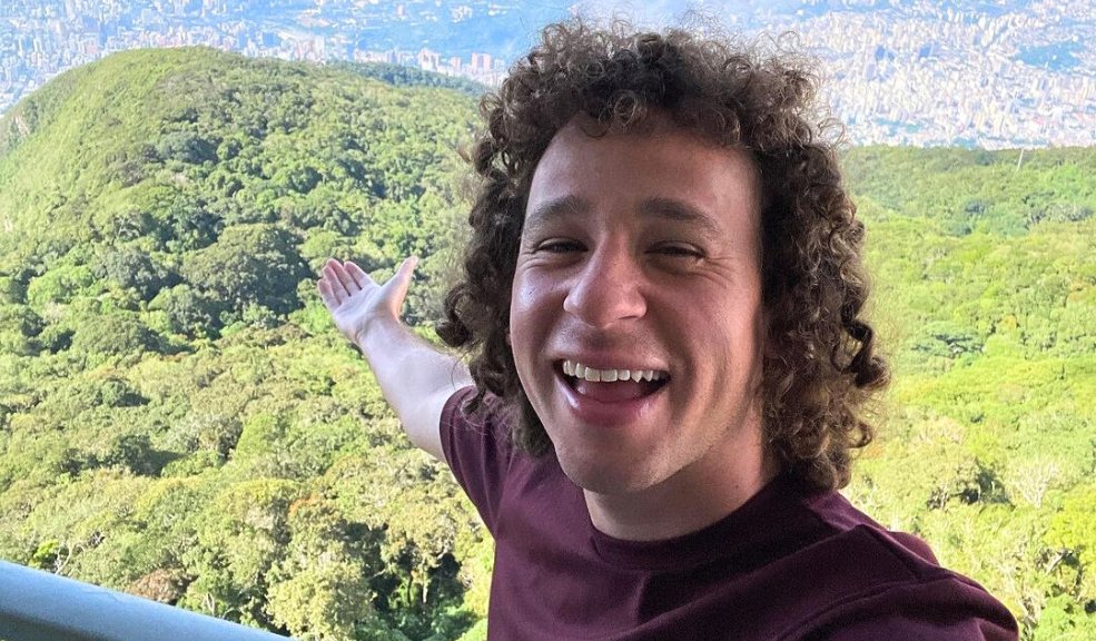Luisito Comunica estuvo en la 'cana'. ¿Qué le pasó? 1 Luisito Comunica estuvo en la 'cana'. ¿Qué le pasó? Luisito Comunica en su cuenta de YouTube dio a conocer un mini-documental donde se puede observar la famosa megacárcel construida en el Salvador por Bukele.