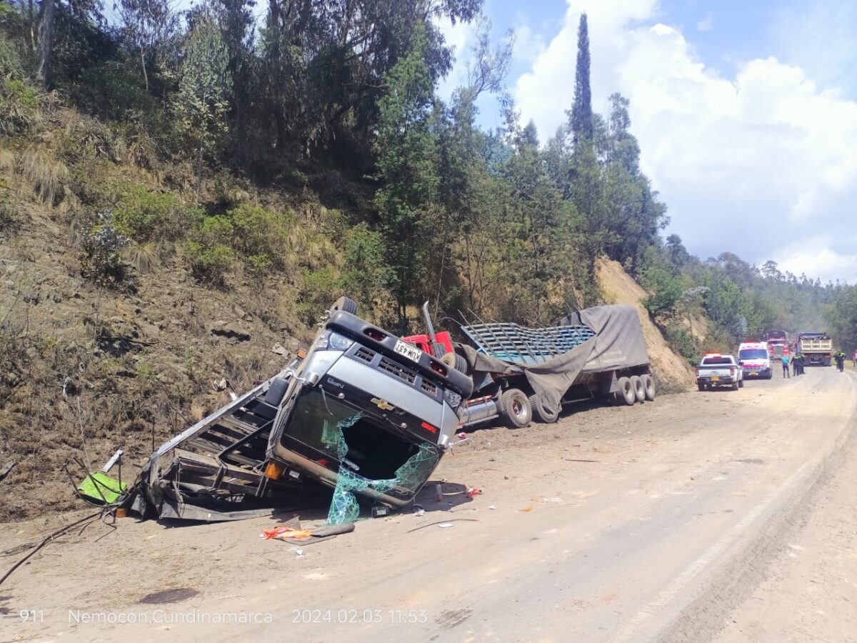 María José y Miguel fueron las víctimas del trágico accidente en la vía Bogotá - Ubaté Como María José Umaña y Miguel Norato fueron identificados las dos personas que fallecieron durante un trágico accidente en la vía que conduce de Bogotá a Ubaté, lugar en donde una tractomula se llevó por delante a un automóvil en el que viajaban 4 adultos y dos menores de 5 años. Le contamos los detalles.