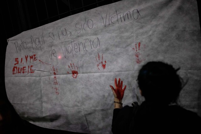 Macabro: entierran viva a mujer que habría sido abusada Una escalofriante historia salió a la luz en las últimas horas: el hallazgo de una mujer que fue enterrada viva luego de haber sido, al parecer, violada y golpeada en El Retiro, Antioquia.