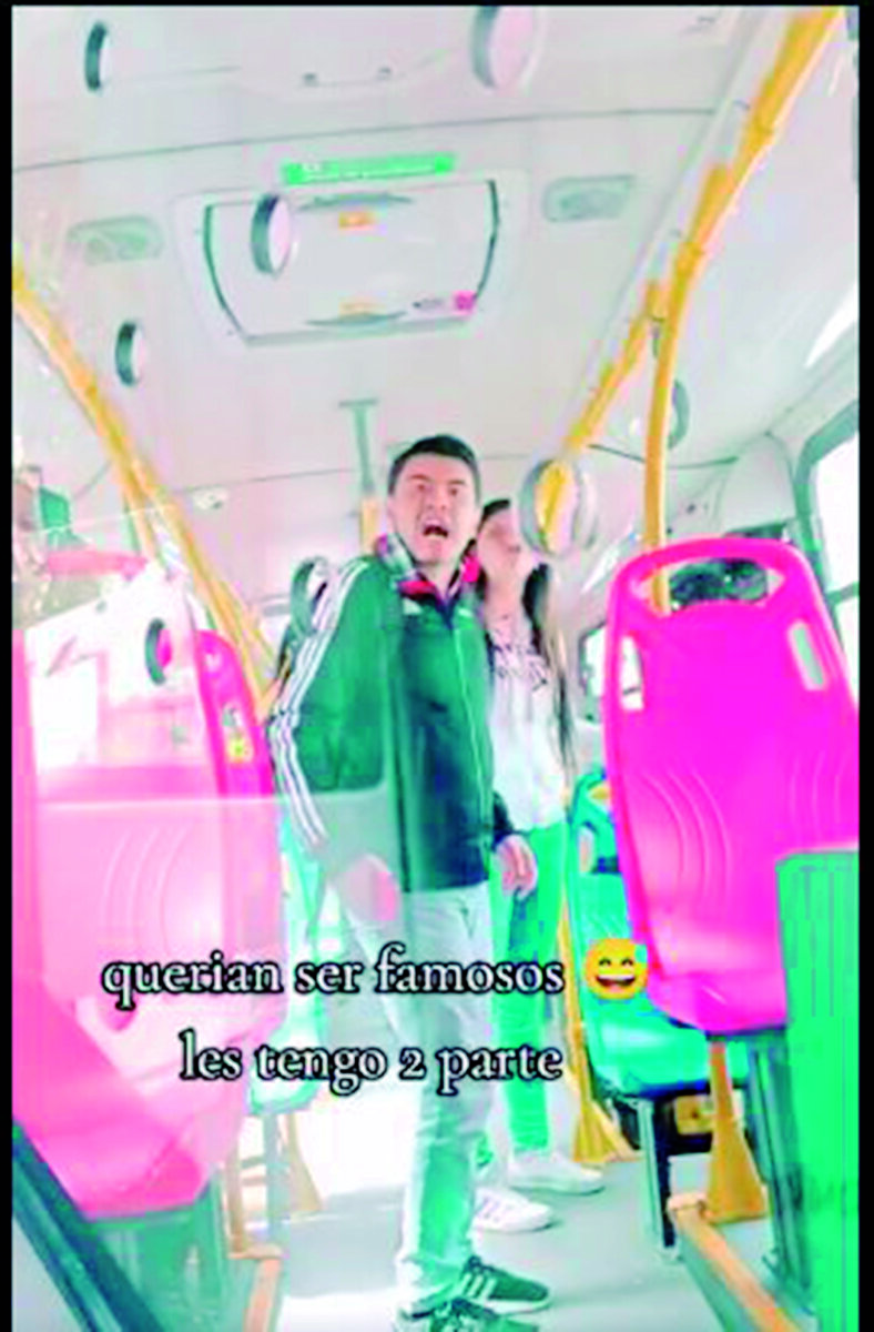 Michael, el conductor que enfrentó y encerró a colados en un bus del Sitp Q'HUBO habló con Michael, el joven conductor que enfrentó y encerró a una pareja de colados en un bus del Sitp. Esto nos dijo sobre lo ocurrido.