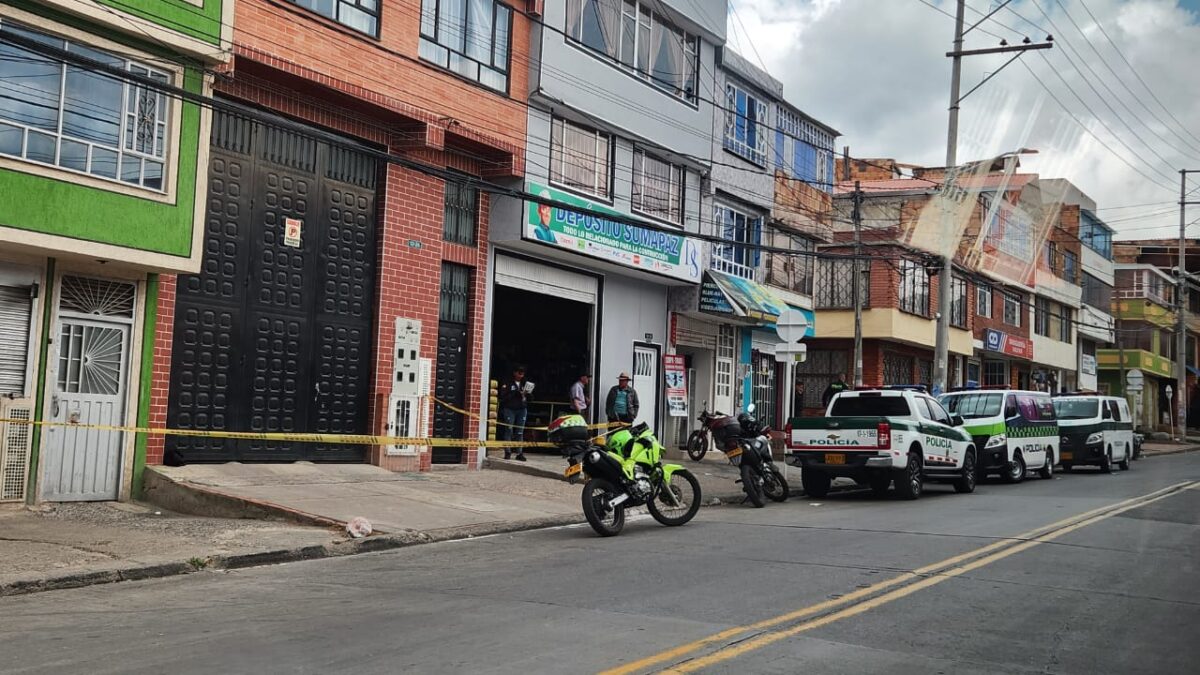 Misteriosa muerte de Fredy en Usme Fredy, un joven de 21 años, fue asesinado en el barrio Chuniza de la localidad de Usme. Q'HUBO estuvo en el lugar de los hechos.