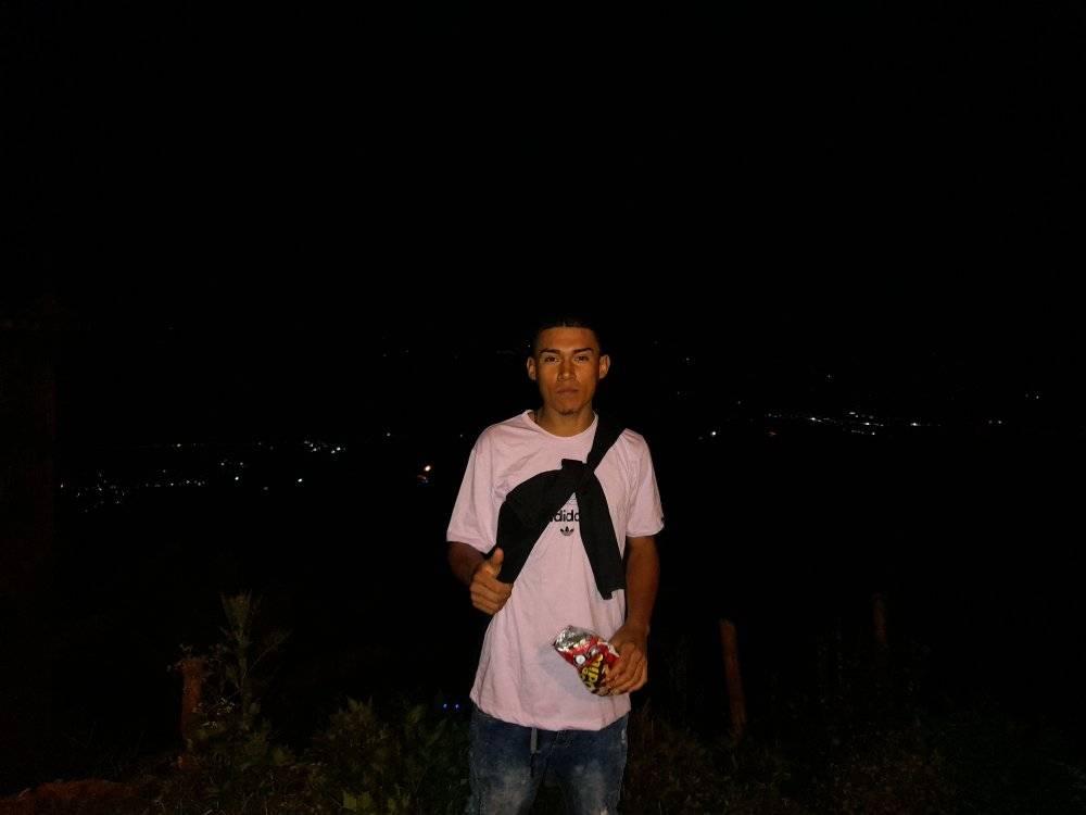 Misteriosa muerte de Fredy en Usme Fredy, un joven de 21 años, fue asesinado en el barrio Chuniza de la localidad de Usme. Q'HUBO estuvo en el lugar de los hechos.