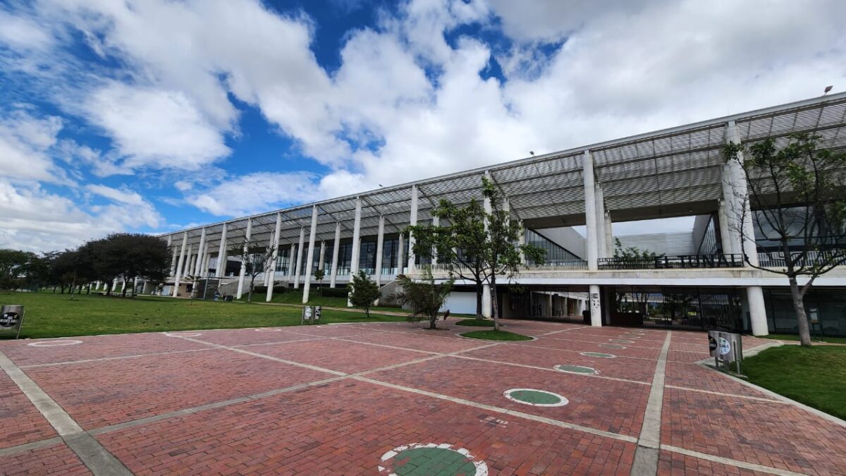 Misteriosa muerte de Alba en piscinas del Tunal 5 Misteriosa muerte de Alba en piscinas del Tunal Una misteriosa muerte sorprendió a un grupo de adultos mientras practicaba natación en el Centro Felicidad del Tunal, ubicado sobre la avenida Boyacá con carrera 24, el pasado martes 13 de febrero.