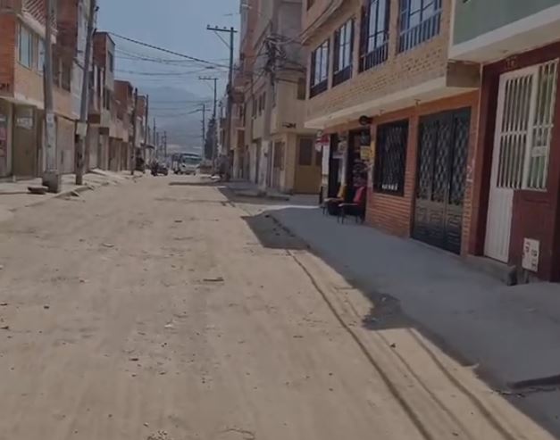 Mujer fue víctima de brutal golpiza por parte de su pareja sentimental Una mujer de 49 años hoy está viva de milagro y contando el cuento, luego de ser salvajemente atacada por su pareja sentimental en el municipio de Soacha. Mientras la víctima se encuentra en un centro médico, el responsable fue capturado y puesto a disposición de la autoridad competente.