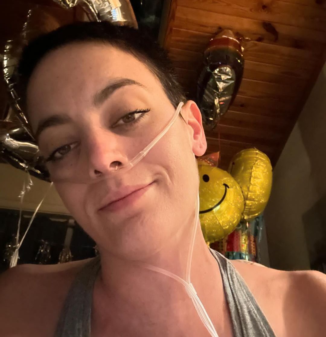 Muere ‘Cat Janice’, quien se hizo viral por dejarle a su hijo una canción de herencia 1 Muere ‘Cat Janice’, quien se hizo viral por dejarle a su hijo una canción de herencia La mujer estadounidense que padecía cáncer terminal murió el día de hoy 28 de febrero tras la dura batalla que afrontaba con la enfermedad. Catherine, que había hecho una canción para poder dejar algo de dinero a su pequeño niño de 7 años, pidió en redes sociales la divulgación de su contenido, para dejarle las ganancias tras su muerte.