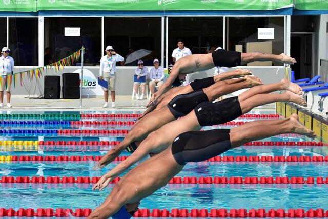 Natación: un deporte muy completo Practicar natación es más beneficioso de lo que a simple vista se ve. Y es que, aparte de permitirles a las personas desempeñarse bien bajo el agua, puede ayudarles a mejorar su salud.