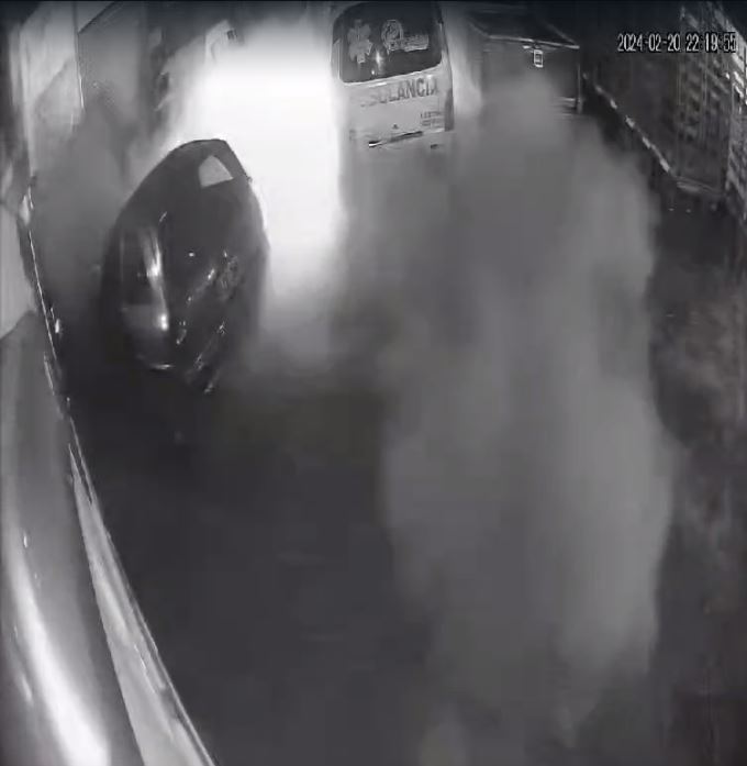 Nuevos detalles de la explosión en parqueadero de Kennedy Llenos de temor quedaron los vecinos del barrio La Chucua (Kennedy), luego de haber escuchado una fuerte explosión que se presentó en un parqueadero publico la noche del martes. Q'HUBO conoció los detalles de este caso.