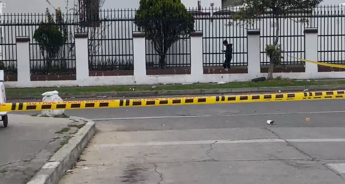 Nuevos detalles del tiroteo en el que fue abatido presunto delincuente en Fontibón 1 Nuevos detalles del tiroteo en el que fue abatido presunto delincuente en Fontibón Se conoció que el presunto bandido tenía una granada y un arma de fuego.