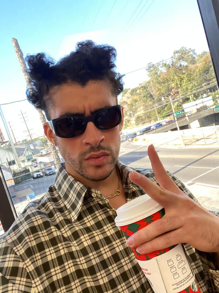 PETA denuncia a Bad Bunny por maltrato animal 2 PETA denuncia a Bad Bunny por maltrato animal Luego de que el reconocido cantante puertorriqueño montara un caballo durante un concierto en Utah, PETA arremetió en su contra por el maltrato que sufrió el animal al estar expuesto en un escenario.