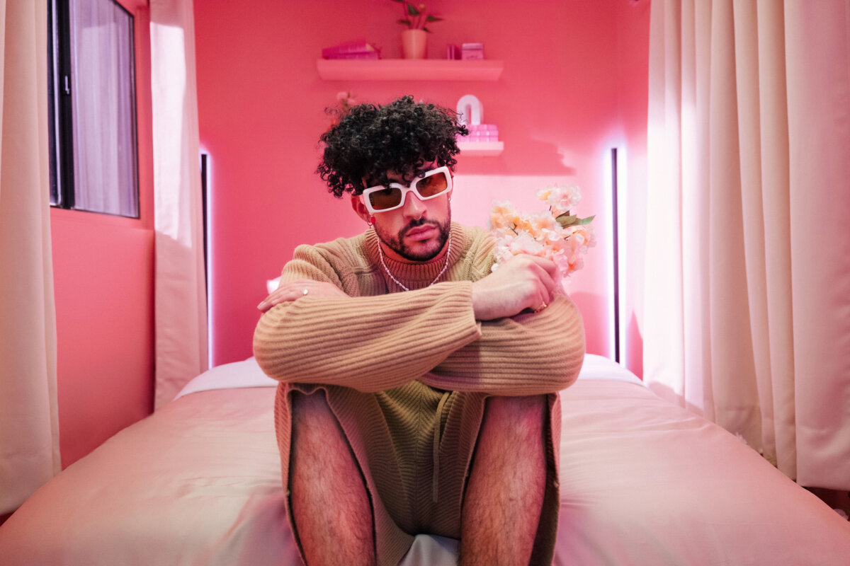 PETA denuncia a Bad Bunny por maltrato animal 1 PETA denuncia a Bad Bunny por maltrato animal Luego de que el reconocido cantante puertorriqueño montara un caballo durante un concierto en Utah, PETA arremetió en su contra por el maltrato que sufrió el animal al estar expuesto en un escenario.