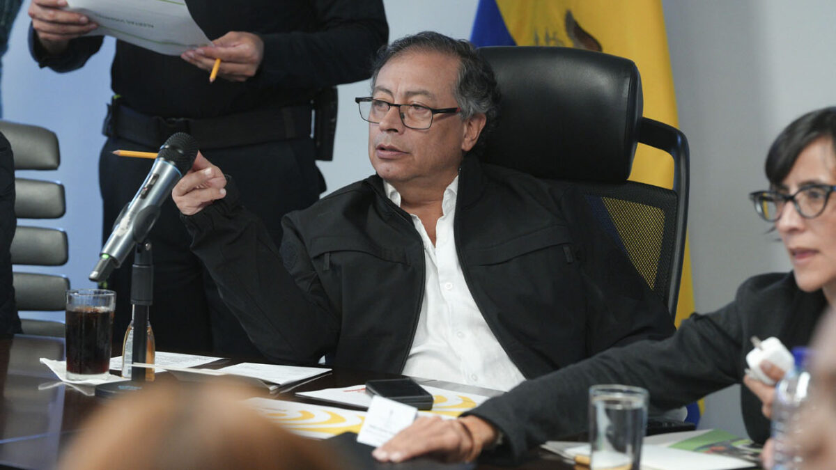 Presidente Petro llama nuevamente a movilizaciones para impedir un golpe a su gobierno  El presidente, Gustavo Petro, le pidió a sus seguidores que estén listos para movilizarse nuevamente e “impedir un golpe a la democracia”.
