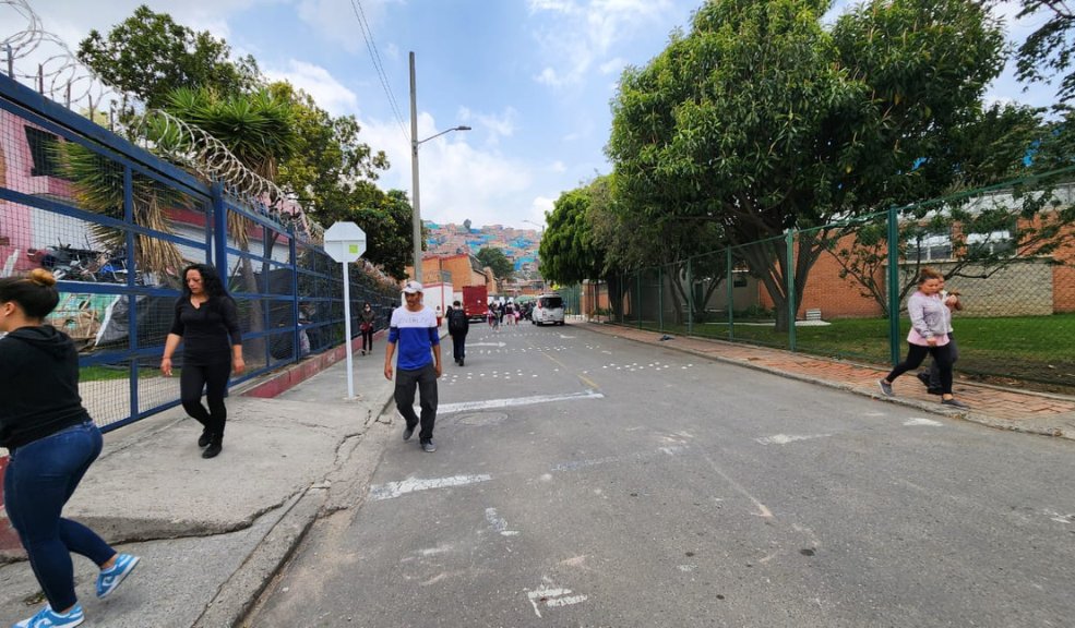 Revelan nuevos detalles de riña en la que murió un menor en Ciudad Bolívar 1 Revelan nuevos detalles de riña en la que murió un menor en Ciudad Bolívar El menor de edad murió producto de una puñalada. El ataque se presentó en la localidad de Ciudad Bolívar.