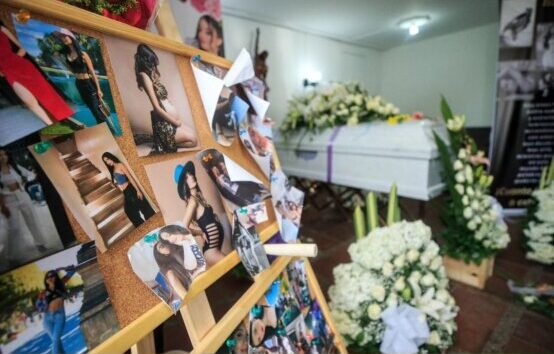 Así fue la dolorosa despedida de Isabella Mesa El último adiós de Isabella Mesa, la joven que fue asesinada y hallada al interior de una maleta.