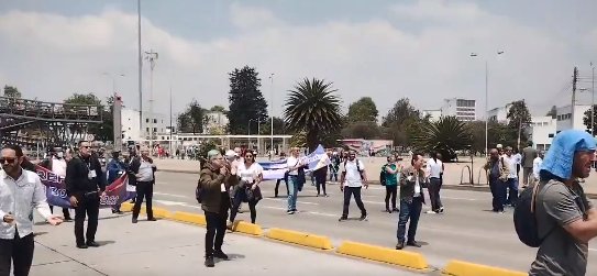 Se presentan manifestaciones en la calle 26 Los manifestantes se encuentran ubicados a la altura de la estación Corferias y Ciudad Universitaria.