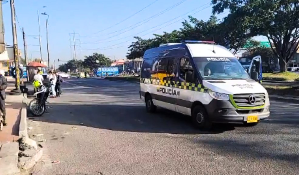 Sicarios en taxi asesinaron a un hombre en Tunjuelito 9 Sicarios en taxi asesinaron a un hombre en Tunjuelito Las autoridades lograron la captura de tres sujetos que estarían involucrados en el asesinato de un hombre en Tunjuelito.