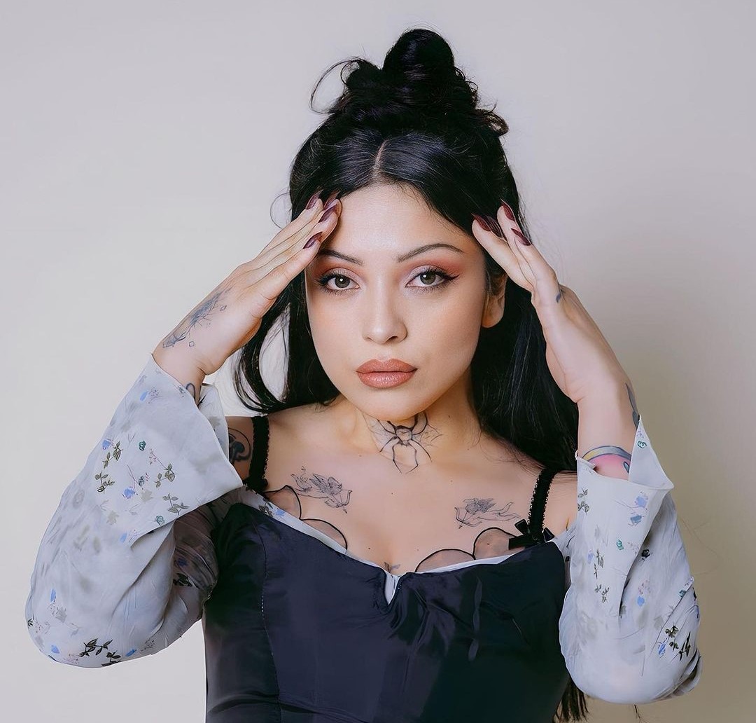 "Tengo ganas de comerme el mundo": Mon Laferte 1 "Tengo ganas de comerme el mundo": Mon Laferte Arranca una nueva etapa de su carrera artística, Mon Laferte vuelve a la independencia discográfica, tras cerca de nueve años vinculada a los sellos musicales multinacionales.