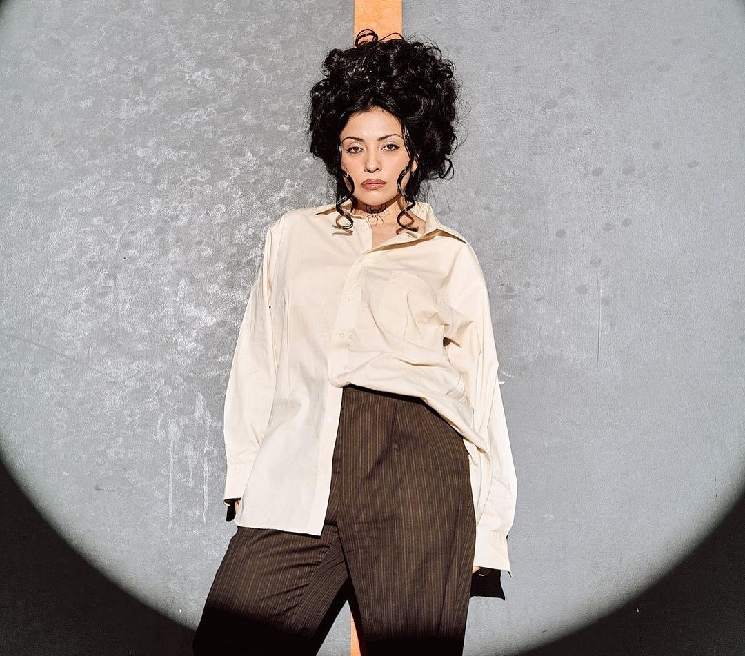 "Tengo ganas de comerme el mundo": Mon Laferte 2 "Tengo ganas de comerme el mundo": Mon Laferte Arranca una nueva etapa de su carrera artística, Mon Laferte vuelve a la independencia discográfica, tras cerca de nueve años vinculada a los sellos musicales multinacionales.