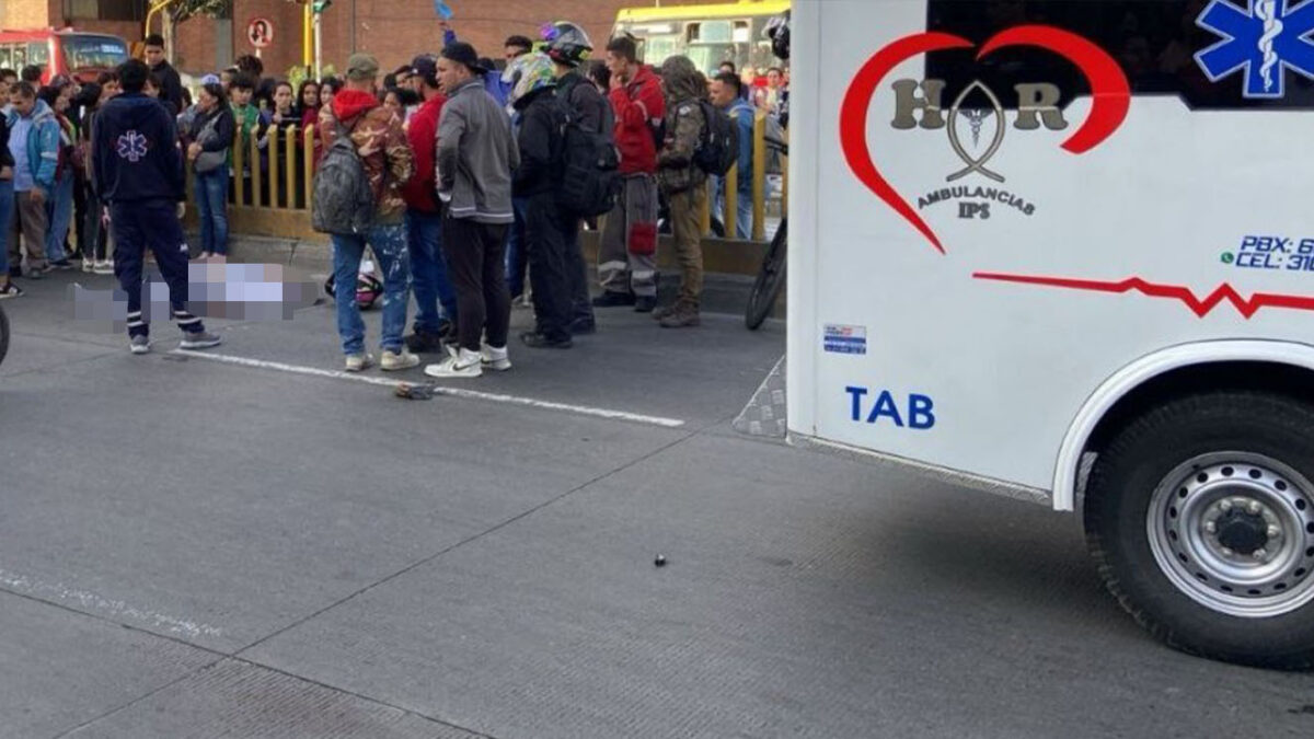 ÚLTIMA HORA: Fatal accidente entre motociclista y peatón en la calle 13 Debido a las labores de investigación que se adelanta en la zona, se recomienda a los conductores tomar desvíos en la calle 6 y calle 19.
