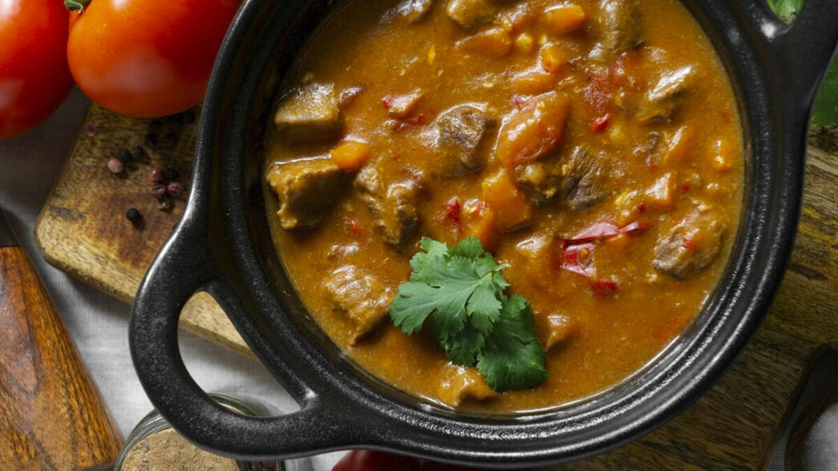 Aprenda a preparar una frijolada con todos los poderes La cazuela de fríjoles es un clásico de la cocina colombiana que deleita los paladares con su sabor reconfortante y su textura cremosa. 