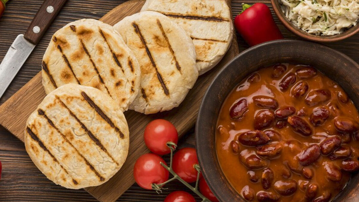 Aprenda a preparar una frijolada con todos los poderes 1 Aprenda a preparar una frijolada con todos los poderes La cazuela de fríjoles es un clásico de la cocina colombiana que deleita los paladares con su sabor reconfortante y su textura cremosa.