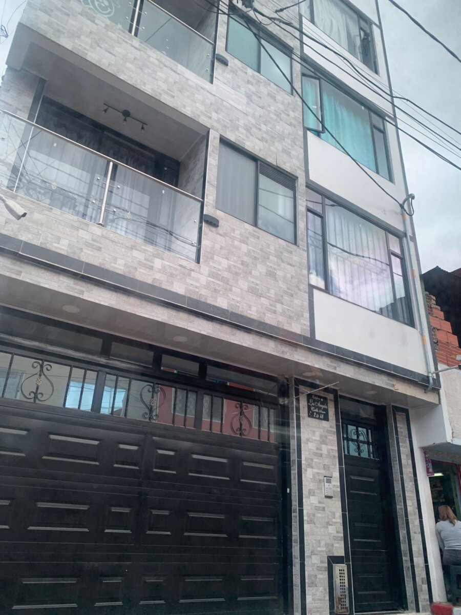 Atroz feminicidio en vivienda de Usme Claudia Llaneth Agudelo Torres, de 31 años, fue la nueva víctima de feminicidio en la capital del país y hoy desde el periódico Q’HUBO, nos unimos al llamado de justicia para que su crimen no quede impune y el responsable pague tras las rejas su infame acto.