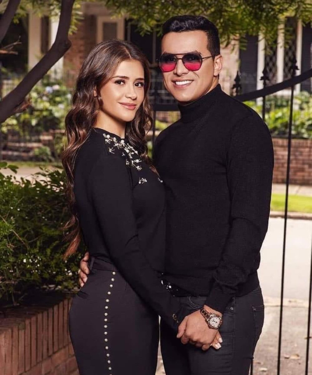 Yeison Jiménez y su esposa esperan bebé 2 Yeison Jiménez y su esposa esperan bebé "Se nos coló el bebé". El cantante reveló en entrevista que tendrá un tercer hijo, mencionó que no se lo esperaba, y que además será su primer varón.