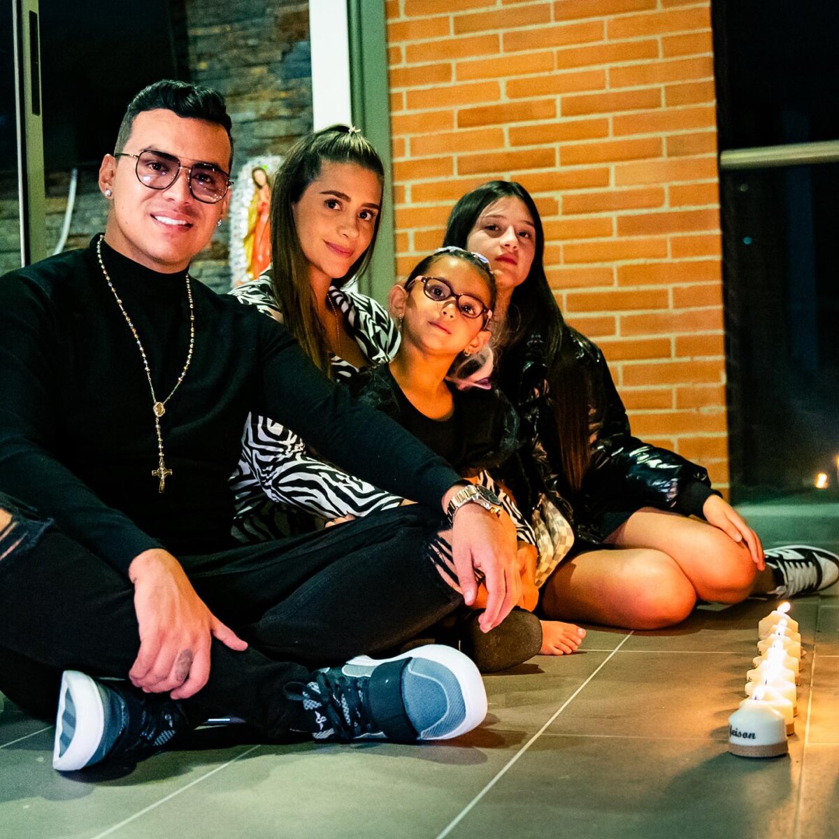 Yeison Jiménez y su esposa esperan bebé 1 Yeison Jiménez y su esposa esperan bebé "Se nos coló el bebé". El cantante reveló en entrevista que tendrá un tercer hijo, mencionó que no se lo esperaba, y que además será su primer varón.